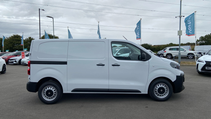 Vauxhall Vivaro L1 Diesel 1.5 Turbo D 120 Prime H1 Van - Image 11